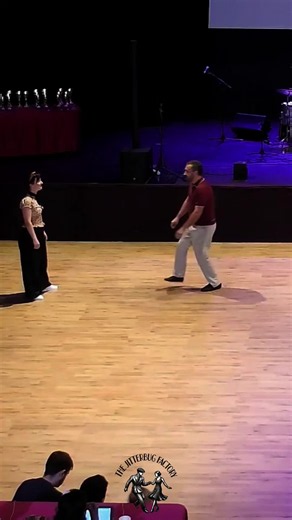 100% improvisation. 🔥 Rate this couple 1 to 10. 🙌 🏆 - First Round Boogie-Woogie Senior 📍 - Swing Family Festival 2026 #TheJitterbugFactory #boogiewoogie #swingdance #socialdance