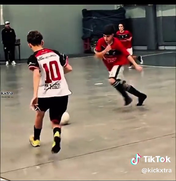 Disrespectful Football Skills: Jaw-Dropping Dribbling Moves