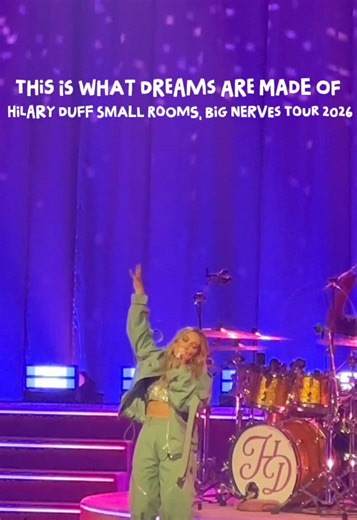 still can’t believe I saw @hilaryduff 22 years later!! 🤩😭 #hilaryduff #metamorphosis #smallroomsbignervestour