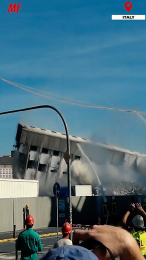 3.8K views · 52 reactions | Controlled Demolition of Shopping Center Tower (53 m) On August 12, 2012, the rest of the former Löhrhof Center in Recklinghausen was blown up. 50 kg of explosives laid down the core of the skyscraper punctually at 10:30 a.m. Height: 53 m. #demolition #shoppingcenter #explosion #skyscraper #extreme #viral #shorts #reels | MonthlyFails | Facebook