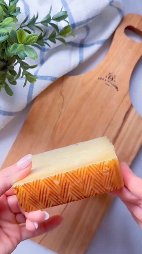 @charcuterie_n_things for more easy charcuterie board hacks. #charcuterieandthings #holidayappetizer #festivefood #snackideas #easyentertaining #charcuterieboard | Charcuterie & Things LLC