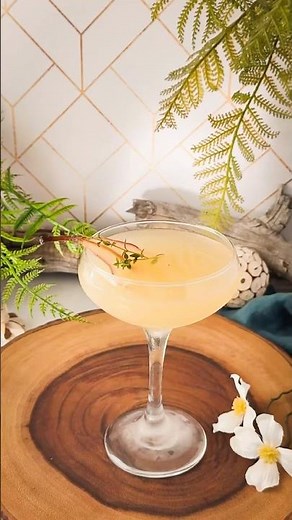 Pear Thyme Martini Cocktail Recipe #homemaderecipe #recipevideo #recipeshorts #diyprojects #herbs