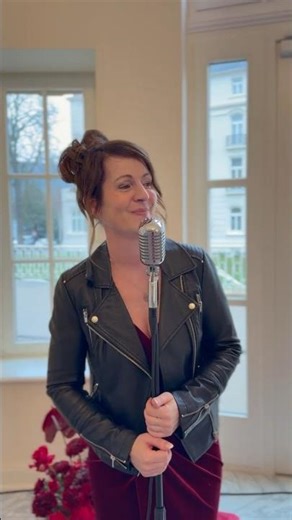 If I could turn back time – Cher | Emotional Cover • Janine Mitrell