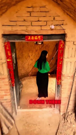 Hey sister, hurry up and take me to see inside the underground hole! #funny