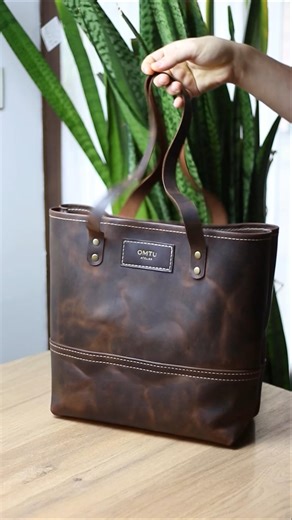 The process of making leather tote bag