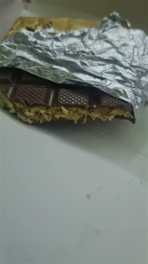 vrei o ciocolata dubai? la 2000m de abonati dau un pachet special dubai 😁😁😁