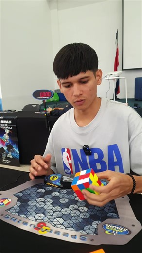 Mastering One-Handed 3x3 Rubik's Cube Techniques