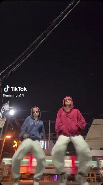 今流行のヘアゴムマジックでダンスを楽しもう！