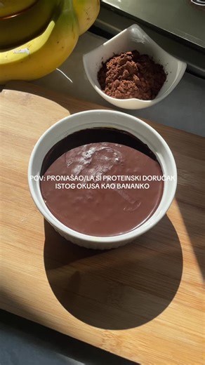 RECEPT za BANANKO ZOBENE pronađi U E - KUHARICI NA LINKU U OPISU PROFILA, uz ostale recepte poput Bounty, Jaffa i brownie zobenih🥰 MAKROSI: 250 kcal, 22 g P, 27 g U, 3 g M Kunem se da ovaj recept ima skoro identičan okus kao Bananko, a to što ga s lakoćom možeš uklopiti u svoj dnevni kalorijski unos u deficitu i postići svoje fitness ciljeve definitivno poboljšava stvar.. #receptizamrsavljenje #mrsavljenjebezgladovanja #mrsavljenje #zobene #zdravideserti