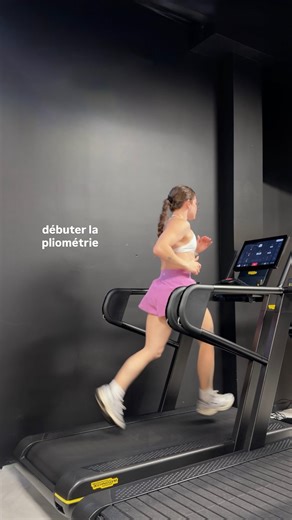 Pourquoi faire de la pliométrie ? 🤨 parce qu’elle te permet de - courir plus vite grâce à une meilleure restitution de l’énergie - courir plus longtemps grâce à une meilleure économie de course - réduire le risque de blessure Entraînement : 1) pogo hops 2-3 séries de 20-30 secondes 2) snap down 2-3 séries de 6-8 répétitions 3) box jump 3-4 séries de 4-5 répétitions En plio, on ne va JAMAIS à l’échec. Dès que la qualité de ton mouvement commence à réduire, tu t’arrêtes ! L’objectif est vraiment 