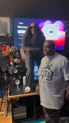 Crystal_Dpg💙 on Instagram: "Da biggest FINNA DROP #sexyyred #remix IS YOU COO WE WORKING in da studio with #dazdillinger 🐾💙 no down time smashin mixtape OTW I could of buss diz hoe down but I went plain ⌚️😁 DPG RECORDZ WAWG @beefylocclb on da 📱😁"