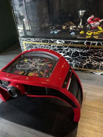 Luxurious Coffee Table with Clock Design Showcase