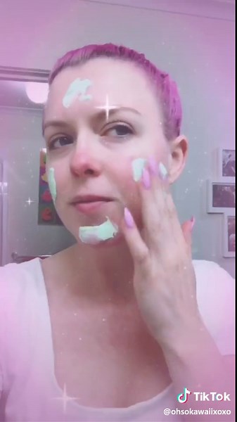 What do you do to relax? I love a hot bath and a @kelpandco face mask 🥰 #kawaiisquad #selfcare #kelpandco #nightroutine