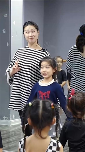 84K views · 1.1K reactions | "Let your eyes tell the story too!  Duet this showing your most expressive performance!  #EyesLikeStars""让你的眼睛也说话！ 合拍展示你最富有表现力的表演！ #眼眸如星" #拉丁舞 #latin #funnyvideos #激情 #passionate #funny #搞笑 #萌娃 | 大王老师 Dawang Teacher | Facebook