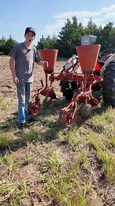 Free 🚜 Plants Corn 🌽 #8N #ford #tractor #willitrun #junkyard #abandoned #forgotten #junkyardjack #rancherokid #cleftstrong | Speed Bump Garage