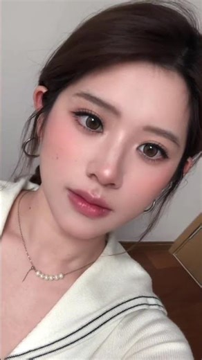 Draw a Cream Swan with Healthy Makeup Today