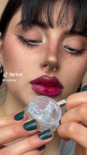 Applying Glitter Makeup: Step-by-Step Guide