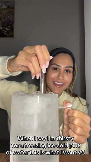 I love drinking super ice cold water with loads of ice 💦🧊🫶🏼#watermukbang #waterasmr #watertok #watersounds #asmrdrinking