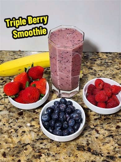 enjoy a quick, easy, delicious triple berry smoothie that has strawberry, blueberry, raspberry, banana, honey, and milk #smoothie #ramadan #berry #fypシ゚viral #foryoupageviralシ゚