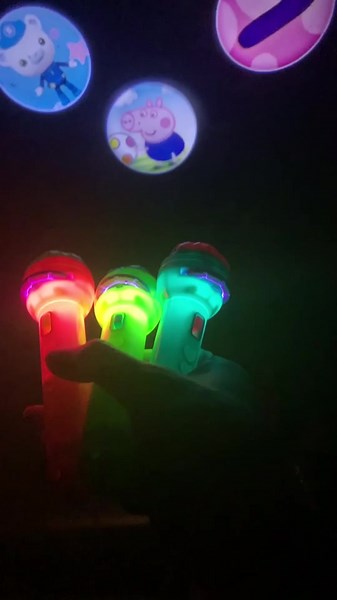 like play this Flashlight 😘😘#funnytoys #toys #flashlight #kidstoys #toystory #kidsoftiktok