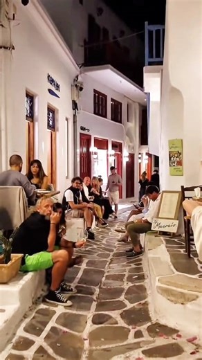 Strolling Under the Stars | A Magical Mykonos Night Walk ✨🌔 #mykonos #mykonosgreece #mykonosvibes #VibrantLiving #finedining | TripKeya.com