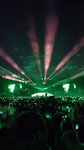 Clocks 🕘 Live. A once in a lifetime experience ❇️ #coldplay #coldplayconcert #willchampion #guyberryman #johnbuckland #chrismartin #live #arushofbloodtothehead #clocks #fyp