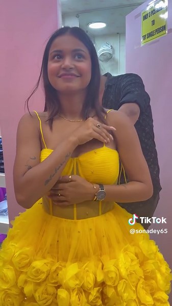 Mumbai Lokhandwala market se #sona#mukhal#sona#viralvideo #viraltiktok #foryou #foryoupage #news #newtrend #trending #trendingtiktok #grow #growaccount #viral_video #fyl #fyp #fam #yashironene #indianarmy #india #pakistan #indiantiktok #cwc #growmyaccount #bollywood#bollywood #growmyaccount #fyp #viral_video #growaccount