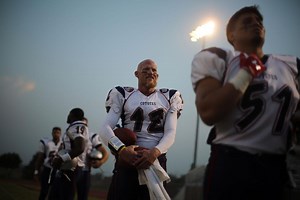 Todd Marinovich plays his first professional football game in 17 years