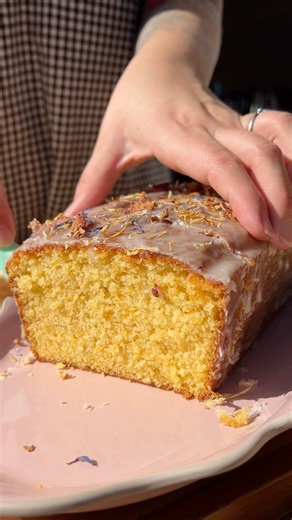 I have made this orange loaf cake so many times this winter and I am still obsessed! 🍊 #loafcake