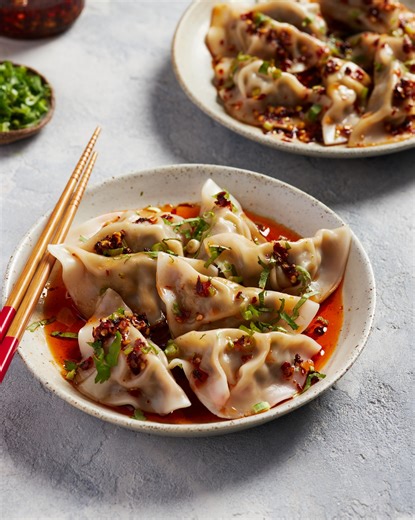 Calling all dumpling masters 🥟🔥 Beef dumplings dripping in chilli oil are your next delicious challenge 😍 | Marion Grasby