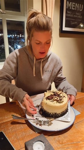 Robyn Quinn | Getting those gains…. Or something. #gymlife #inkedbabes #gymdiet #gains #london | Instagram