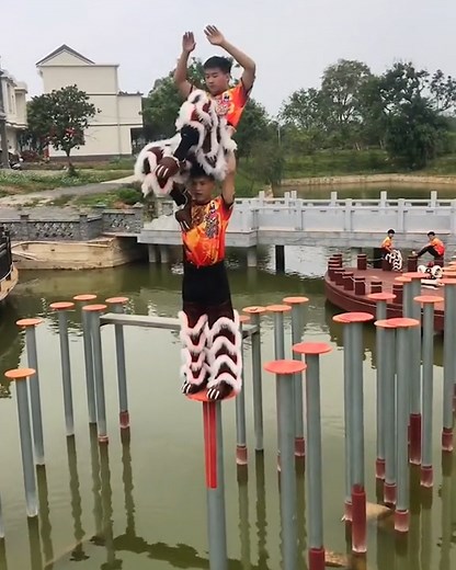 31M views · 451K reactions | 'Lion' dancing is a traditional dance in Chinese culture, and it's absolutely mesmerising to watch 女 | UNILAD | Facebook