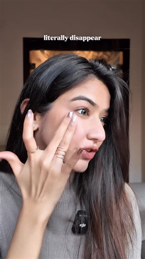 Garvita Miglani 🖤 on Instagram: "You don’t have to contour your face — but if you want to, here’s a quick hack 💁‍♀️✨ • Want a snatched / slimmer look on a chubby face? Go for a V-shape or straight contour to add more definition. • Want your cheeks to look lifted? Try a C-shape contour for that instant cheek-lift effect 🔥 End of the day — your face, your rules. If you love your cheeks just the way they are, PERFECT. If you love playing with makeup and enhancing them, also PERFECT. I’m just sha