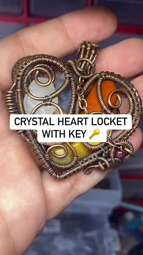 28K views · 414 reactions | Crystal heart locket with key  #locket #key #heartlocket #heart #wirewrap #wireweaving #tipsandtricks #tips #growing #insidework #innerpeace #artist #crystalhealing #crystalshop #wireweave #ExpressYourself #healing #handmadewithlove #handmadejewelry | Sprnkldesign | Facebook