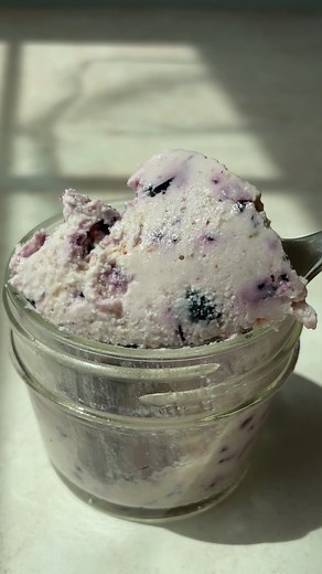 BLUEBERRY COTTAGE CHEESECAKE ICE CREAM 🫐🍦this viral recipe is perfection! here’s how to make it: 1. add 2 cups cottage cheese, 1 cup blueberries, and 1/4 cup maple syrup to a food processor and blend until smooth. 2. fold in 10 crushed graham cracker squares and 1 cup whole blueberries. 3. add the mixture back into the cottage cheese container and freeze for a few hours, or until hard enough to scoop. 4. serve in bowls or ice cream cones! | Ambitious Kitchen