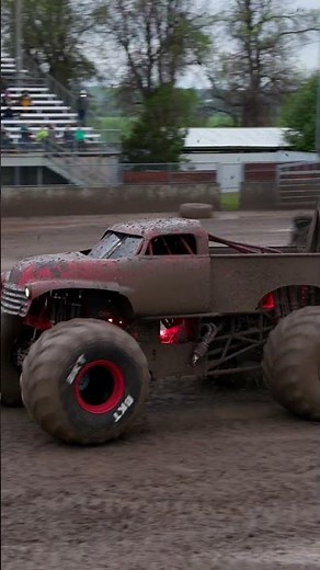 Throttle Monster Vendetta Truck making it look easy! #teamthrottlemonster #monstertruck #monsterjam