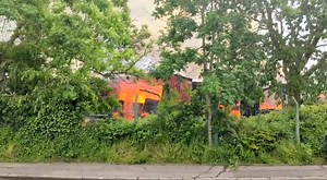 LIVE: Multiple explosions have been heard and emergency services are on the scene bit.ly/3GNbxwN | South Wales Argus