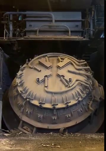 How hypnotic is this? 130 tonnes LD converter at Dunaferr steel works. Dunaujvaros, Hungary, 2021 #dunaferr #dunaujvaros #hungary #vasmű #steelmaking #steel | The Beauty of Steel