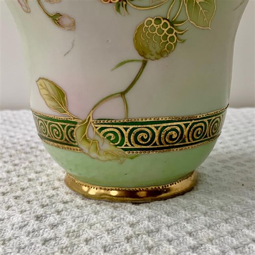 Nippon Hand Painted  Porcelain Vase Double Handles Gold Moriage 8.5" -READ