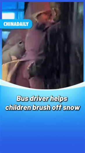 78K views · 348 reactions | On a snowy day, this bus driver didn't just drive — he cared. Wiping snow off kids' heads and coats before they hopped on, he made their journey a little warmer. It's the little acts of kindness that brighten the coldest days. ❄️ #TrendingNow #warm #China | China Daily | Facebook