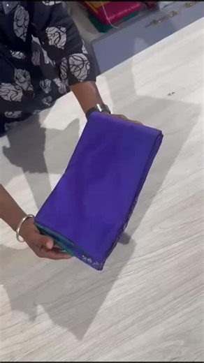 Savishta Pattu Sarees on Instagram: "Kanjivaram woven classic celebration pure silk saree Saree color : Dark Purple Blouse : Contrast Dark green color Plain Borders: no Body : Big Square Box pattern into that floral deisgns woven in Gold and silver Zari each one box Pallu: Rich look"