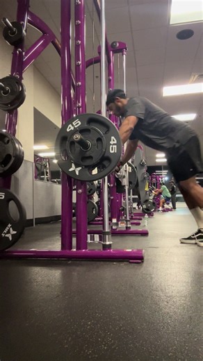 Friday night lights and we got leg day again. Let get it started with some RDL’s 🤘🏾🦵🏾🔥. #legdayworkouts#glutesandhammies#rdls#dontskiplegday#gymrat
