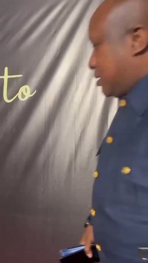 AMASHUSHO: Alex Muyoboke uri mu bitabiriye ibirori bya Bwiza, yavuze ko yakunze impano y’uyu mukobwa kuva agitangira umuziki, kandi yakurikije inama yahawe kugeza ubwo imyaka ine ishize ahagaze neza mu muziki. #inyarwanda #inyarwandatrends #inyarwandanews | inyarwanda.com