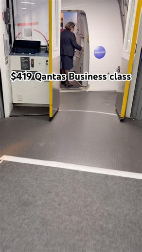 $419 Qantas B737 Business Class ✈️ Worth It?