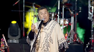 ¡Porque me paso cantando me llaman "Jilguero Flores"!🇧🇴 ¡Empezamos este 2023 de la mejor manera, disfrutando de nuestra música andina! | KjarkasBolivia