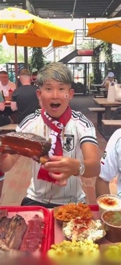 Japanese Fan Tries Texas BBQ For The First Time 😂🍖 - "Amazing !!!"