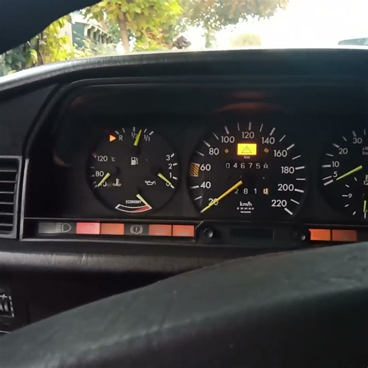 Cold start 1988 Mercedes-Benz 190E 2.3 W201