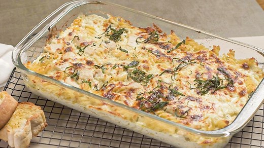 Pizza Hut Chicken Alfredo Pesto Recipe (Copycat)