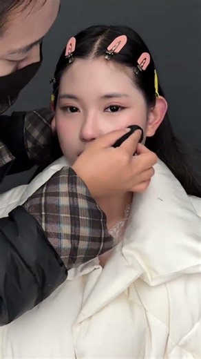 Please check out the Korean-style bridal makeup tutorial#Wedding dress behind-the-scenes