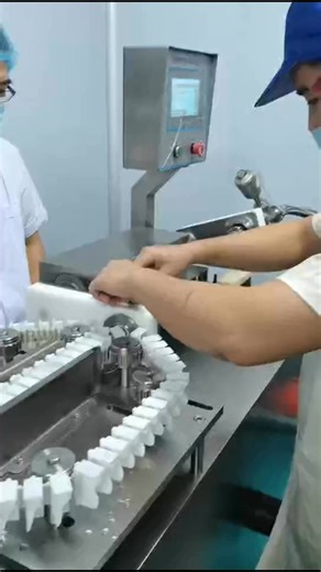 high-speed sausage knotting machine with hanging line system, designed for automatic linking and hanging of sausages in continuous production. ensures uniform knot spacing, strong and stable tying, and smooth transfer to smoking or drying lines. compatible with natural, collagen, and plastic casings. #highspeedknottingmachine #sausagelinking #hangingline #meatprocessingequipment | Hudson Hu